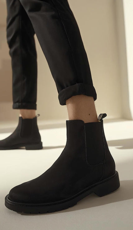 Explore minimal boots with clean silhouettes and durable materials. Designed for everyday wear, city style, outdoor use, and seasonal comfort.