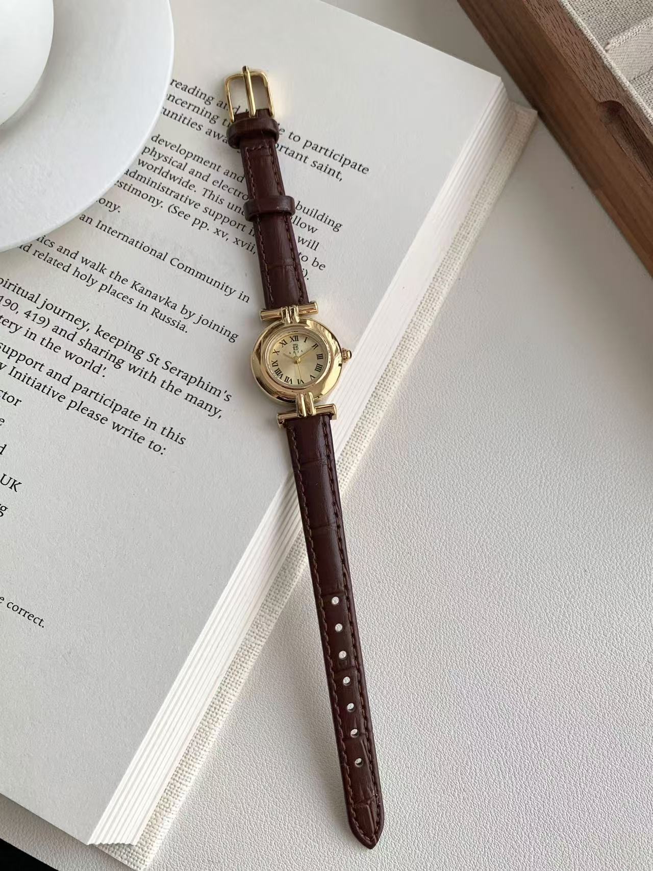 Nameria Vintage Quartz Watch Leather Strap 23mm Dial 7mm Slim